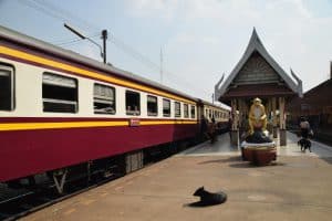 lop buri_train_arrive