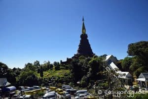 Doi Inthanon Chedi mit Parkplatz